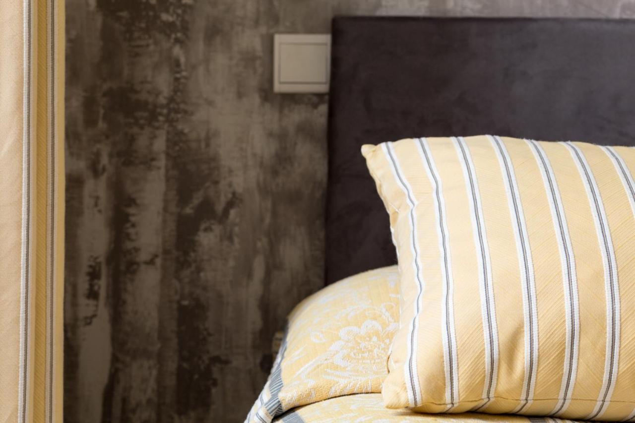 Hotel The Originals Boutique, Montpensier, 3*